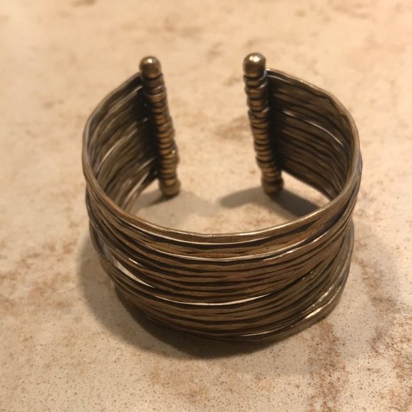 Pretty stacked gold bangle cuff bracelet. - Picture 4 of 4
